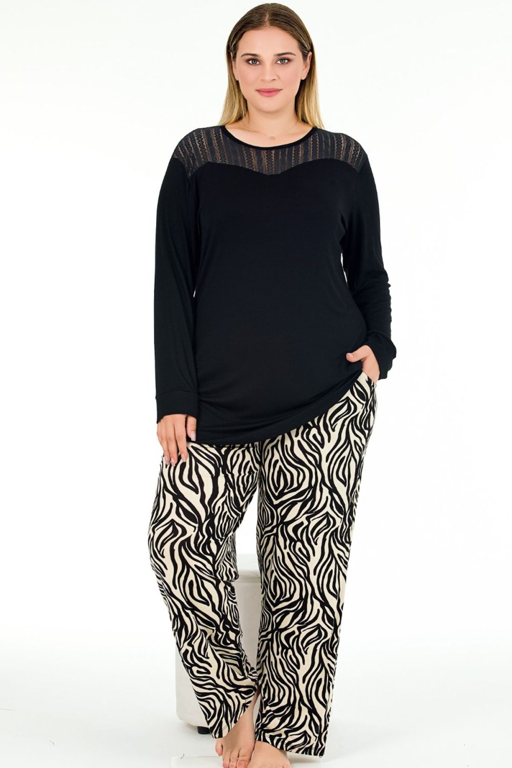 Zebra Desenli Yumuşacık Pijama Uzun Kollu Omuzlar Dantel Büyük Beden Viskon Pijama Takımı 11388 - Görsel 3