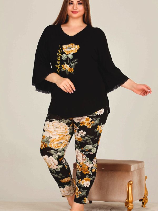 Gül Desenli Yumuşacık Kapri Pijama ve Düşük Kollu V Yaka Üst Viskon Kumaş Pijama Takımı 11335 - Görsel 3