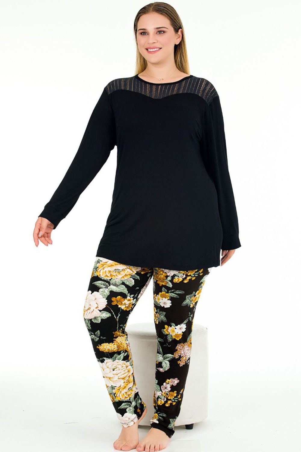 Çiçekli Yumuşacık Pijama ve Uzun Kollu Dantelli Omuz Üst Viskon Kumaş Pijama Takımı 11391 - Görsel 3