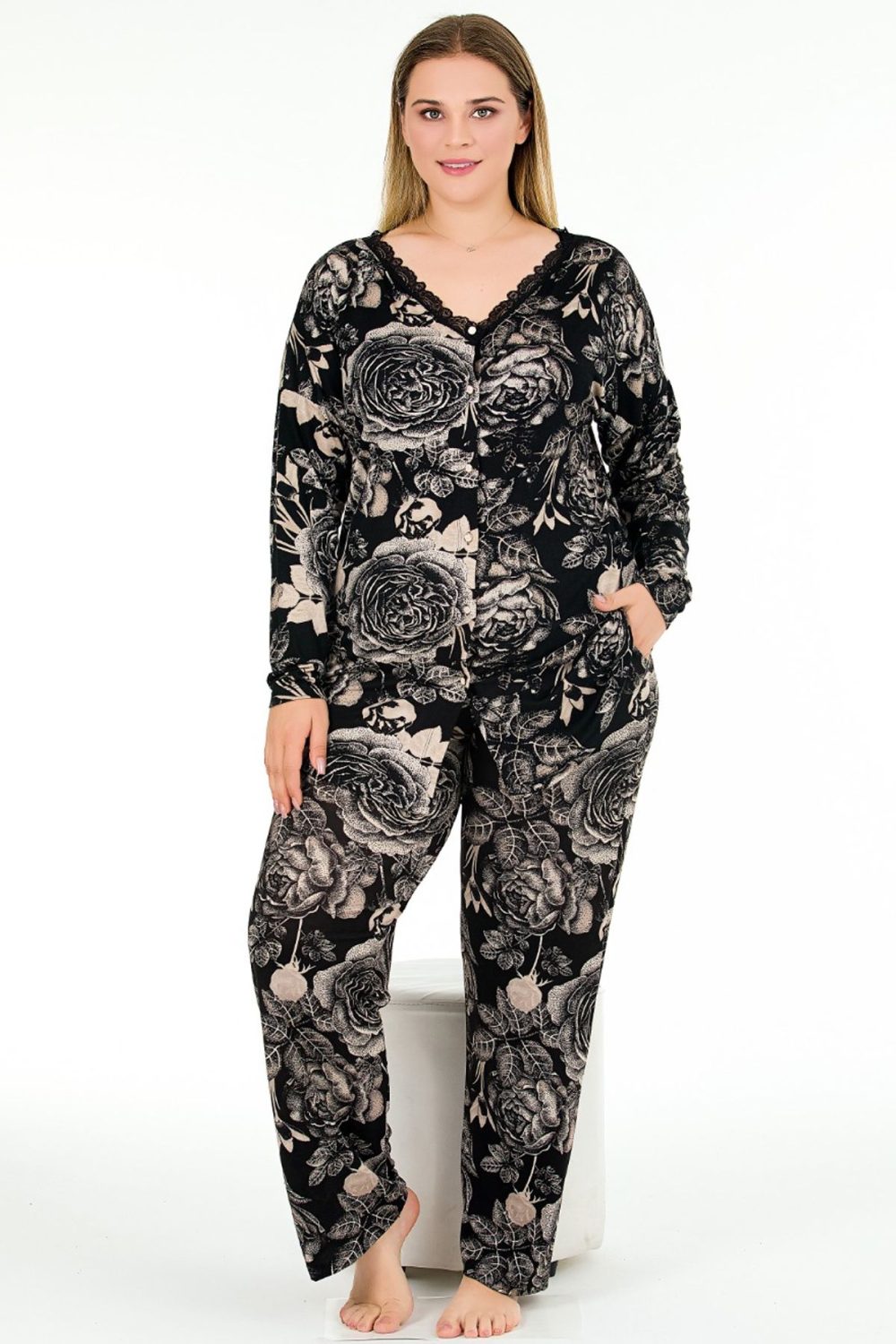 Yaprak Desenli Yumuşacık Pijama Uzun Kollu Düğmeli Üst Büyük Beden Viskon Kumaş Pijama Takımı 11376 - Görsel 2