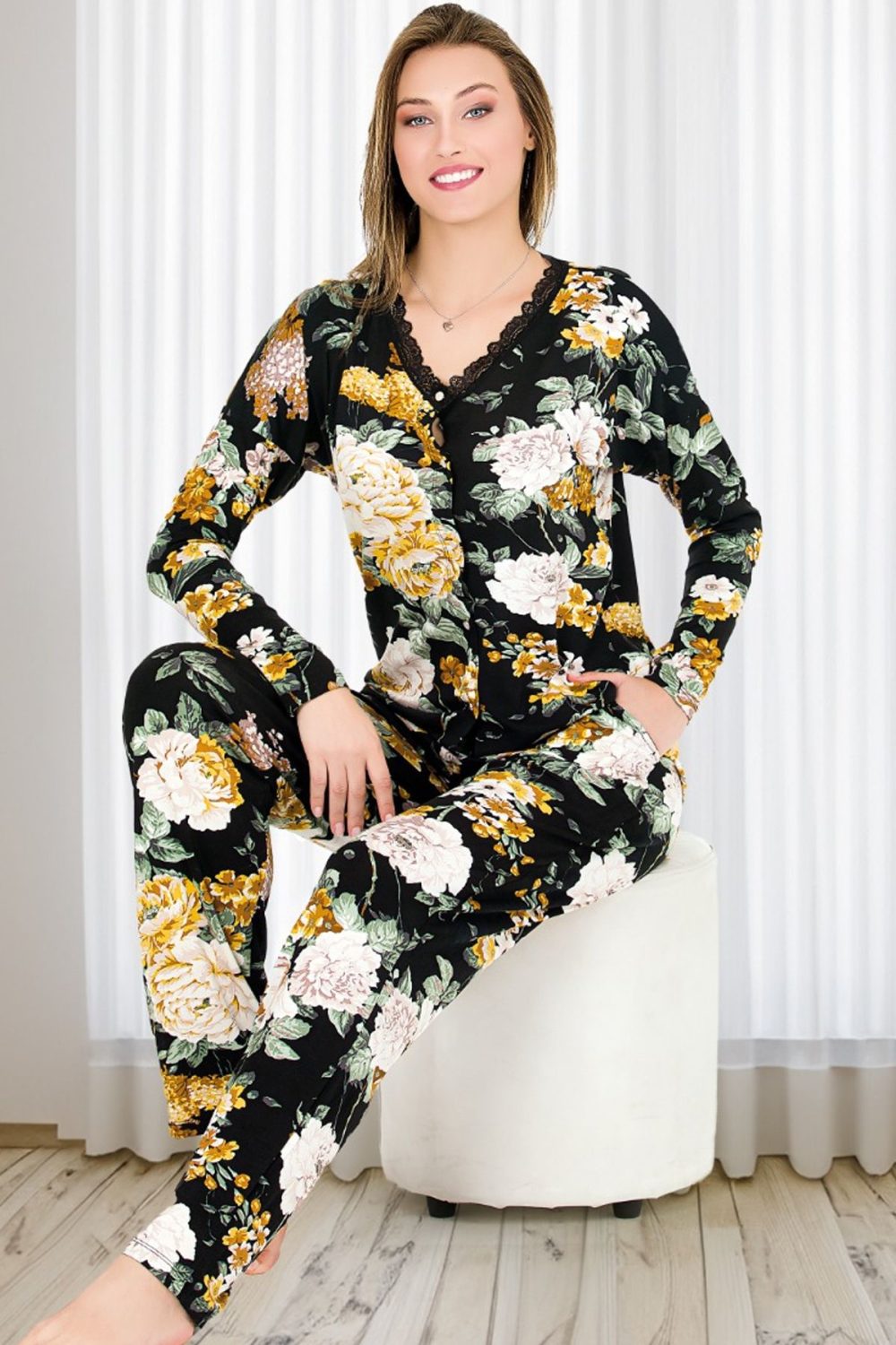 Viskon Kumaş Çiçek Desenli Önden Düğmeli Uzun Kollu Lady Pijama Takımı 11655