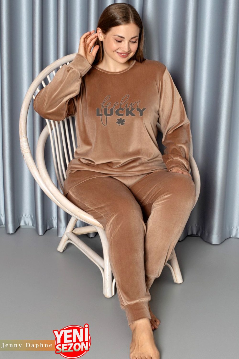Yumuşak Dokulu Bal Köpüğü Renkli Fransız Kadife Pijama Takımı 28508 - Görsel 2