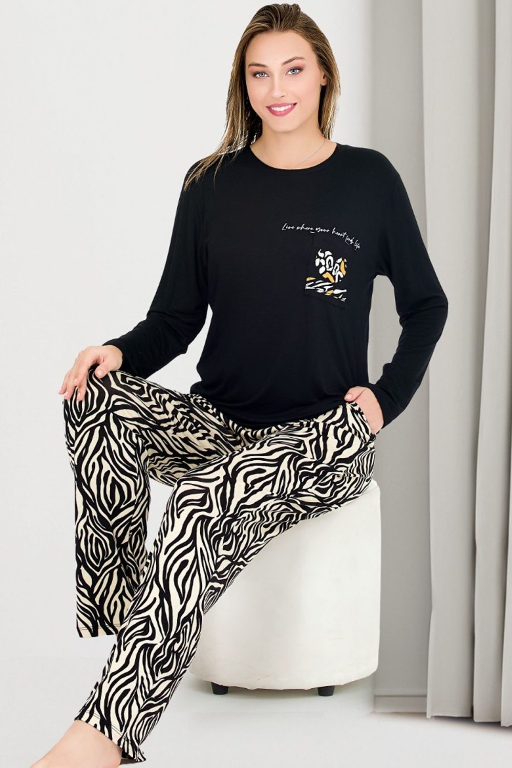 Yumuşacık Viskon Kumaş Zebra Desenli Bisiklet Yaka Uzun Kollu Pijama Takımı 11667