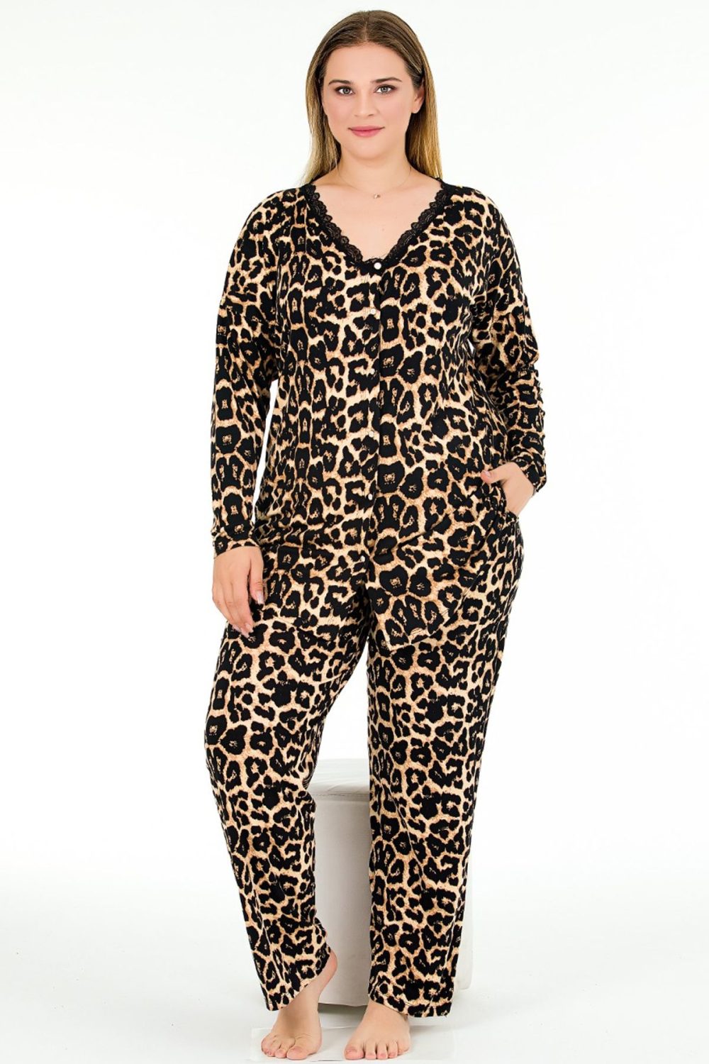 Leopar Desenli Yumuşacık Pijama Uzun Kollu Üst Düğmeli Büyük Beden Viskon Kumaş Pijama Takımı 11372 - Görsel 2