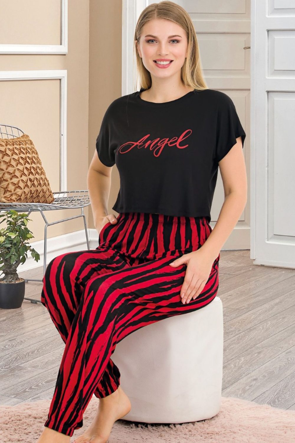 Viskon kumaş lady desenli normal beden bisiklet yaka kısa kol tişört pijama takımı 12559 - Görsel 2