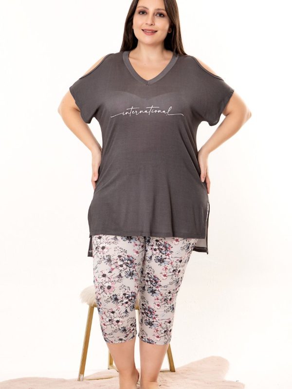 Lady Büyük Beden V Yakalı Yırtmaçlı Kısa Kollu Kapri Pijama Takımı 10705 - 3XL