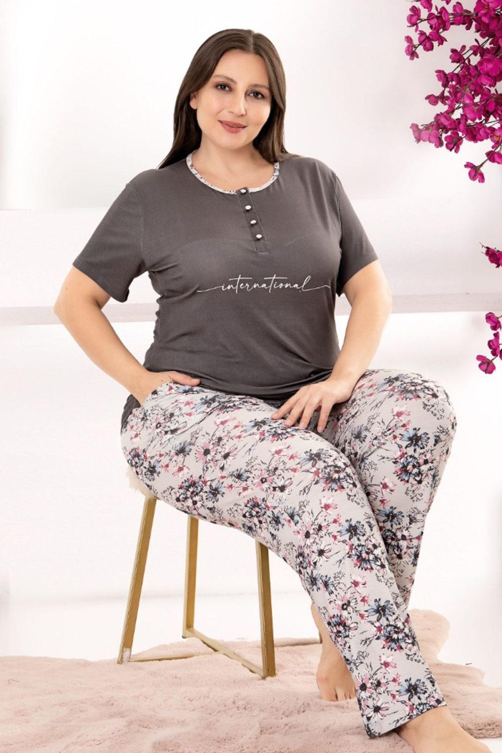 Lady viskon kumaş büyük beden çiçek desenli düğmeli yakalı kısa kollu uzun pijama takımı 10969