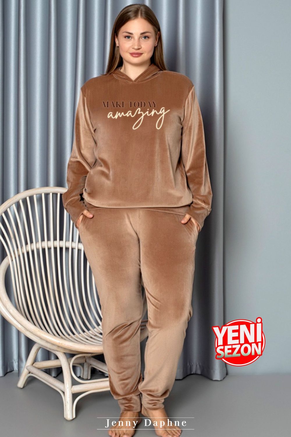 Yumuşak Dokulu Bal Köpüğü Renkli Kapşonlu Fransız Kadife Pijama Takımı - Görsel 2