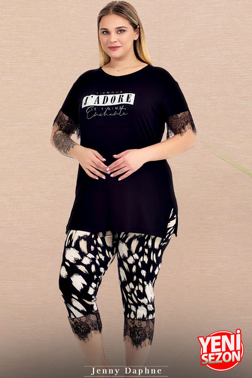 Büyük Beden Desenli Bisiklet Yaka Kollar ve Paça Kısmı Dantelli Kısa Kollu Kapri Pijama Takımı 10726 - Görsel 2