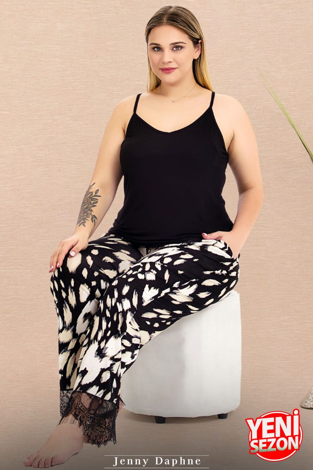 Lady Büyük Beden Desenli Bacaklar Dantelli Pijama Askılı Dantelli Üst Pijama Takımı 10983 - Görsel 3