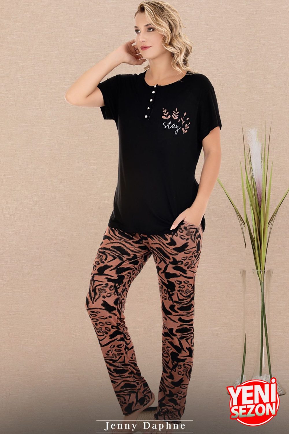 Lady Desenli Pijama Düğmeli Yaka Kısa Kollu Pijama Takımı 12671 - Görsel 2