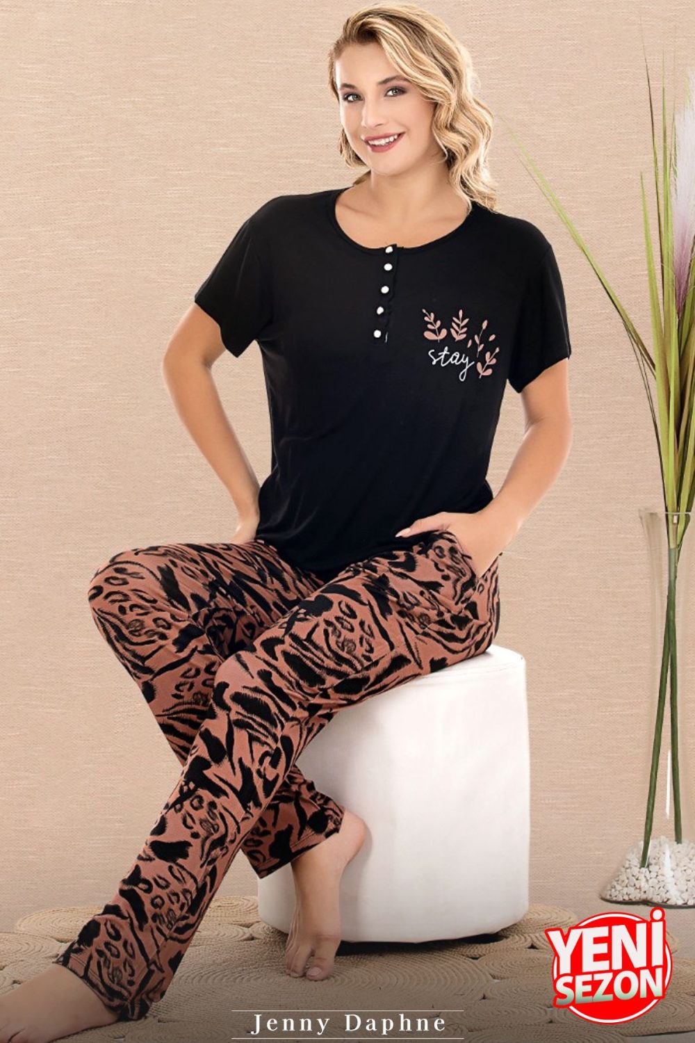 Lady Desenli Pijama Düğmeli Yaka Kısa Kollu Pijama Takımı 12671 - Görsel 3