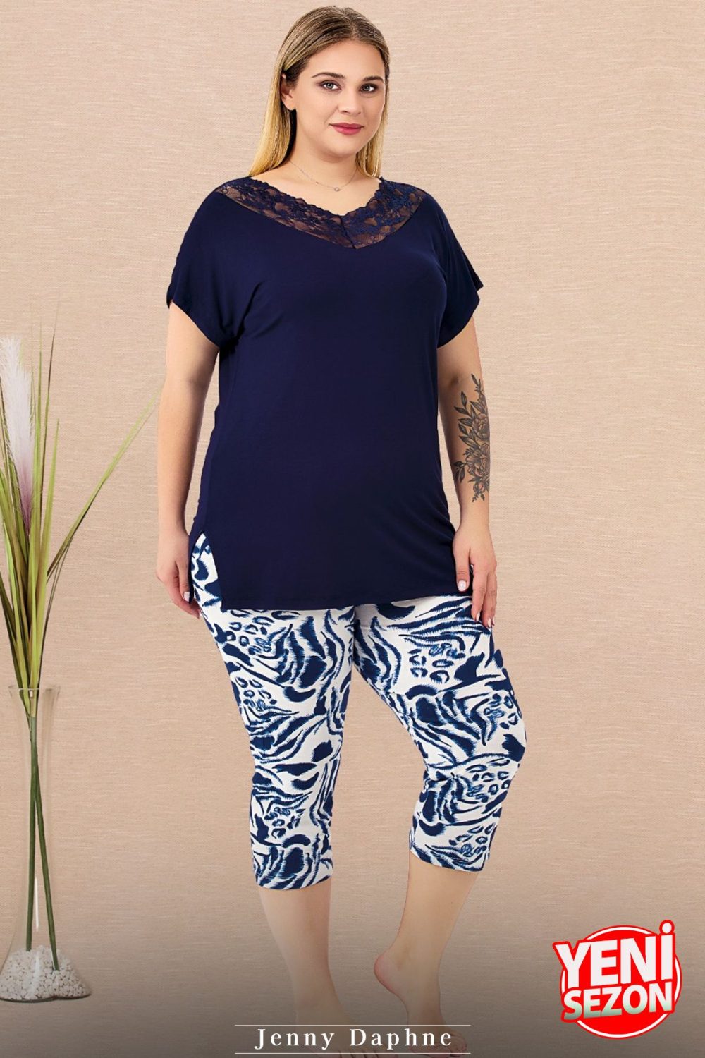 Büyük Beden Çiçek Desenli Alt Dantel Yaka Kısa Kollu Kapri Pijama Takımı 10734 - Görsel 3