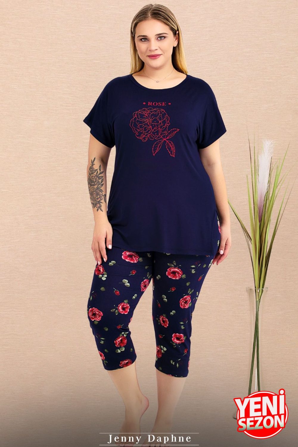 Büyük Beden Çiçek Desenli Lacivert Bisiklet Yaka Kısa Kollu Kapri Pijama Takımı 10735 - Görsel 2
