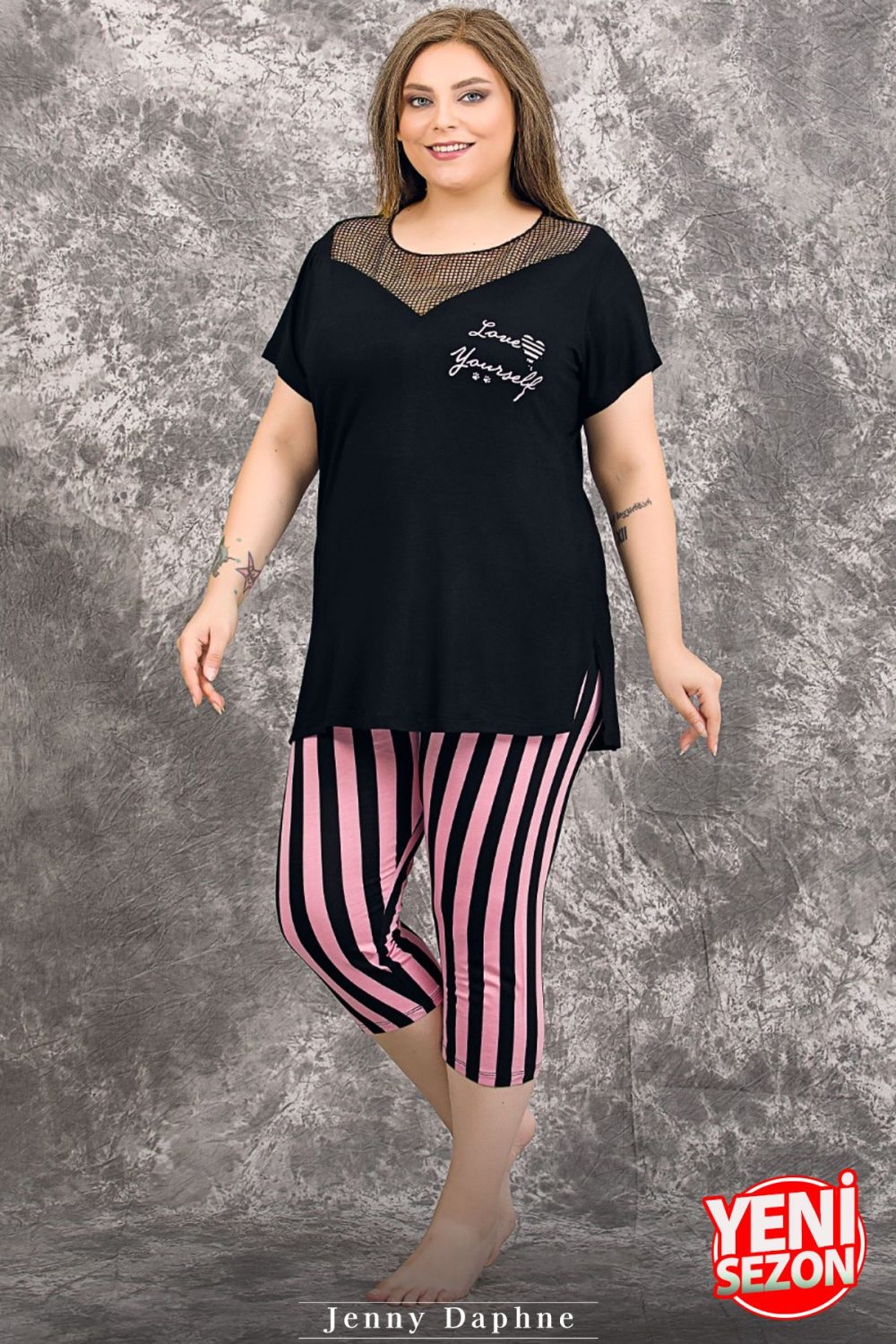 Lady viskon kumaş büyük beden çizgili tül detaylı yaka kısa kollu uzun kapri pijama takımı 10719 - Görsel 2
