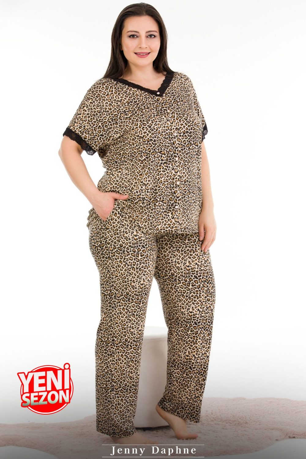 Lady viskon kumaş büyük beden leopar desenli düğmeli yaka kısa kollu uzun pijama takımı 10802 - Görsel 3