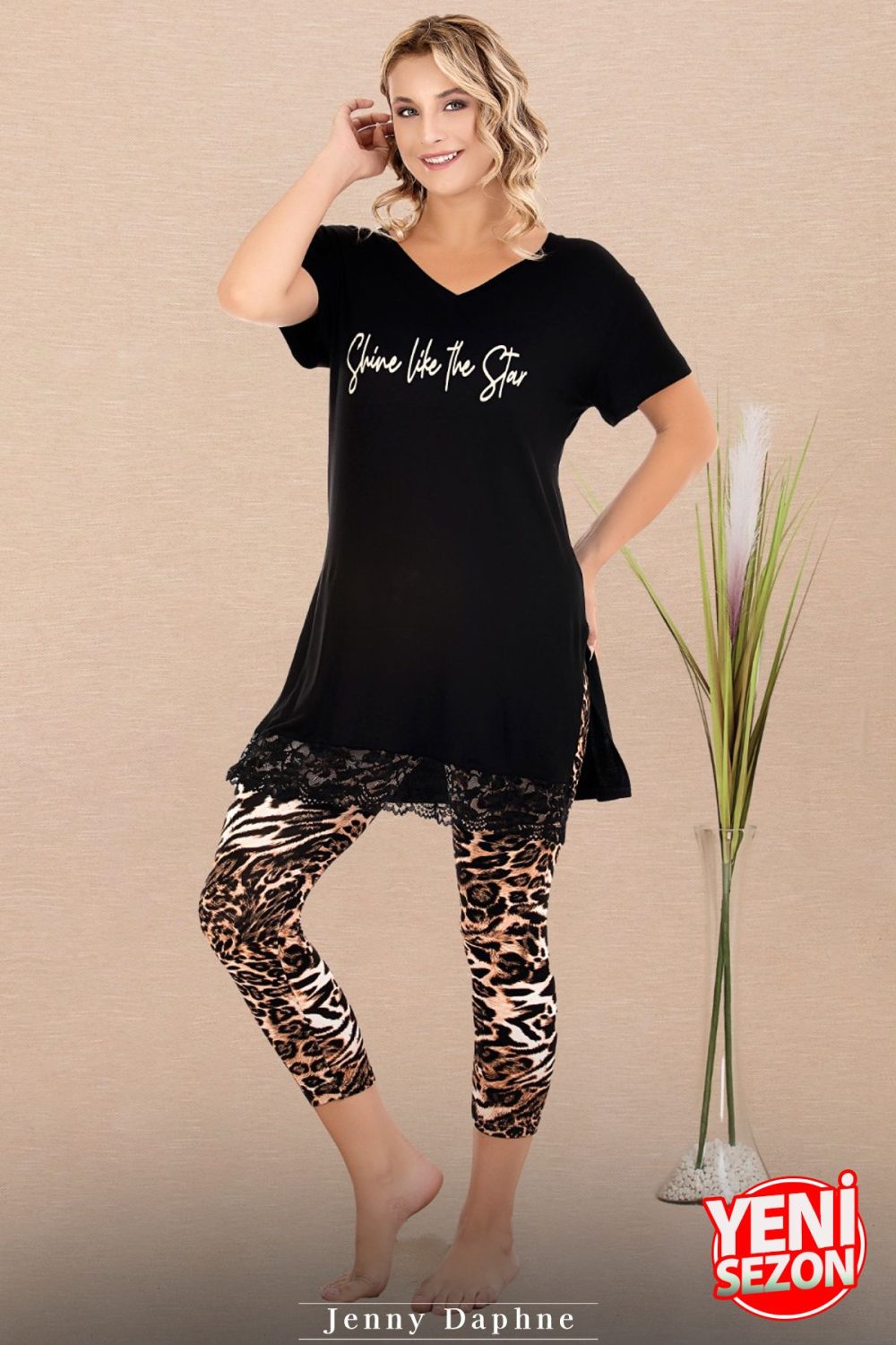 Viskon kumaş leopar desenli kapri V Yakalı kısa kollu dantelli rahat kesim kapri pijama takımı 12079 - Görsel 3