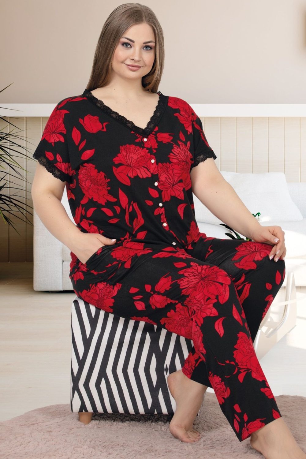 Çiçek desenli kırmızı kısa kol dantel yaka önden düğmeli viskon kumaş pijama takımı lady-10976 - Görsel 2